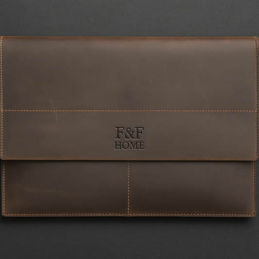 The Vintage Tech Sleeve – Leather, AirTag Slot.