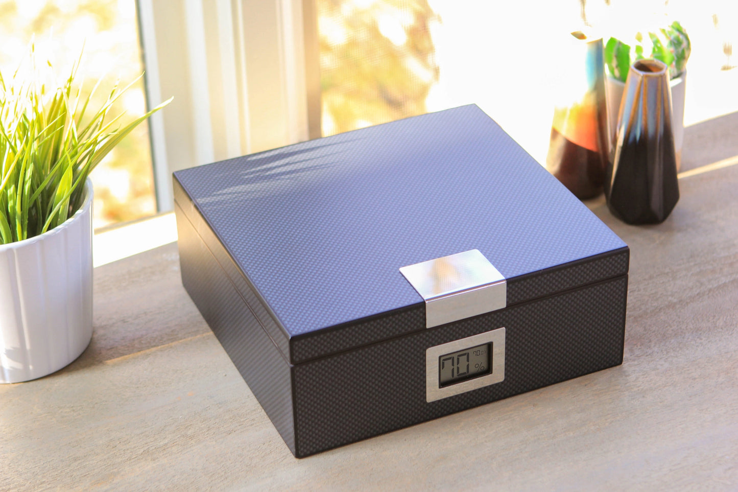 Case Elegance Kingston Carbon Fibre Humidor Closed  view