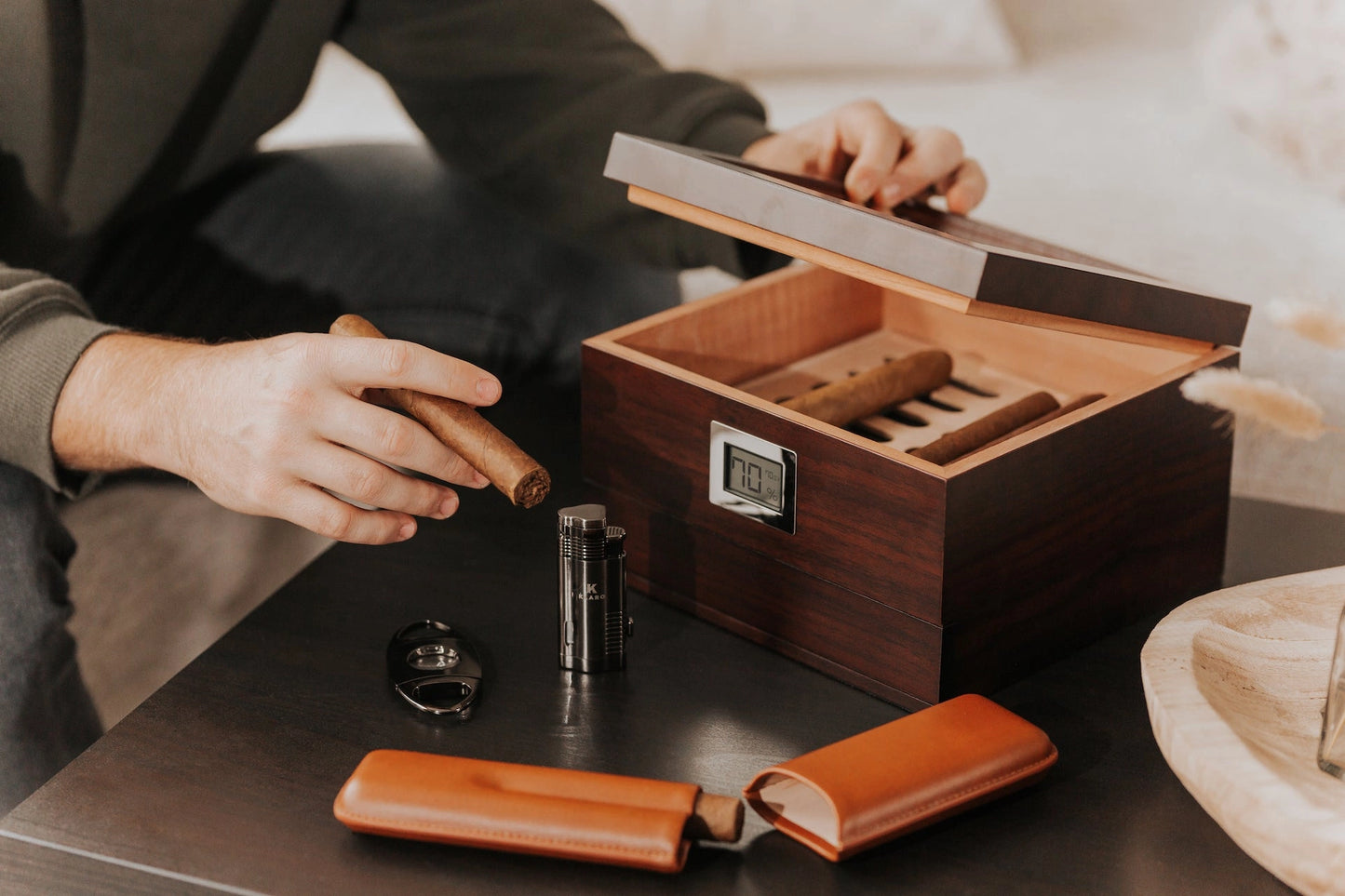 Renzo luxury glass-top cedar humidor with hygrometer - premium cigar storage box for aficionados