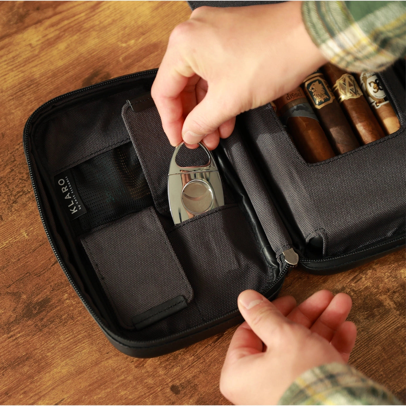 Luxury Italian leather cigar travel case Flint, portable men's travel holder, premium luxury cigar accessories