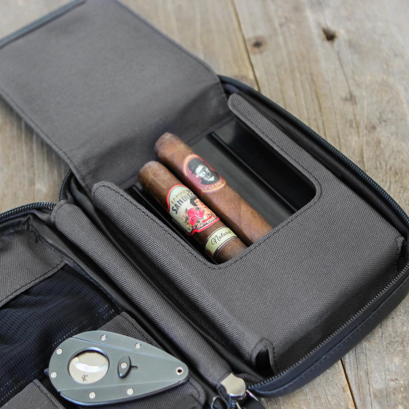 Luxury Italian leather cigar travel case Flint, portable men's travel holder, premium luxury cigar accessories